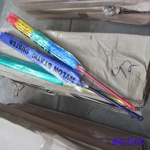 lot 92 image: Nylon Static Dusters