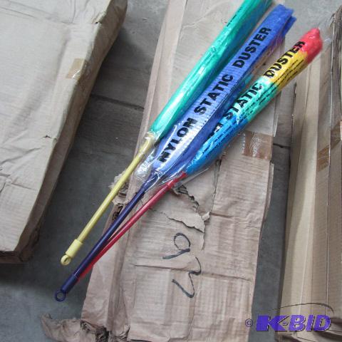 lot 93 image: Nylon Static Dusters