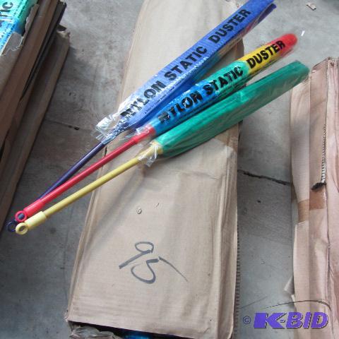 lot 95 image: Nylon Static Dusters