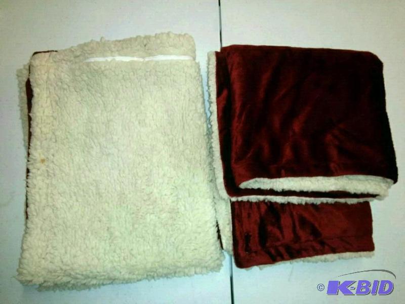 Set of Reversible Pillow Shams