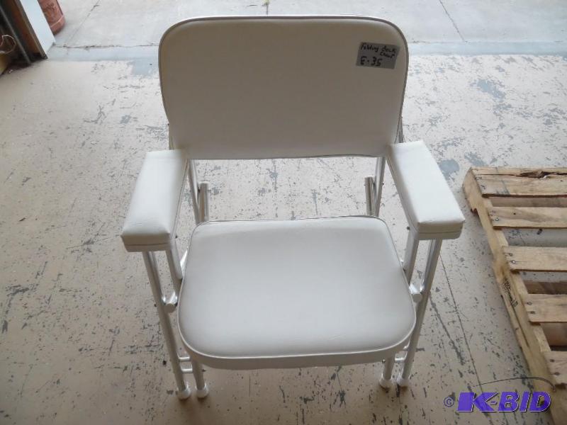 Folding deck chair