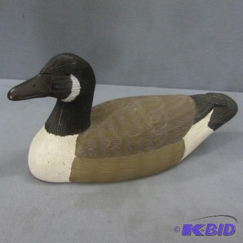lot 106 image: Hand Carved Goose