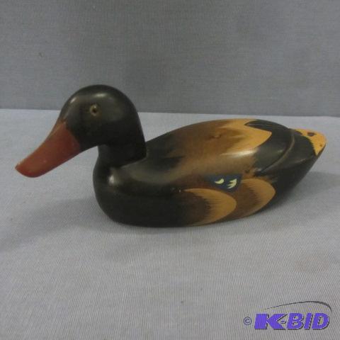 lot 109 image: Hand Carved Duck