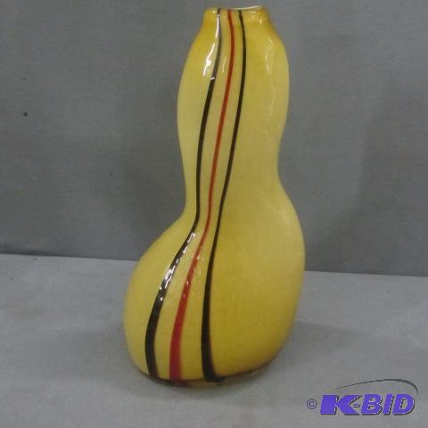 lot 176 image: Art Glass Vase