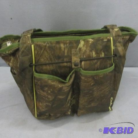 lot 18 image: Cabelas Ammo Bag