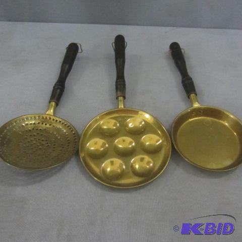 lot 195 image: Salesman Sample Utensils