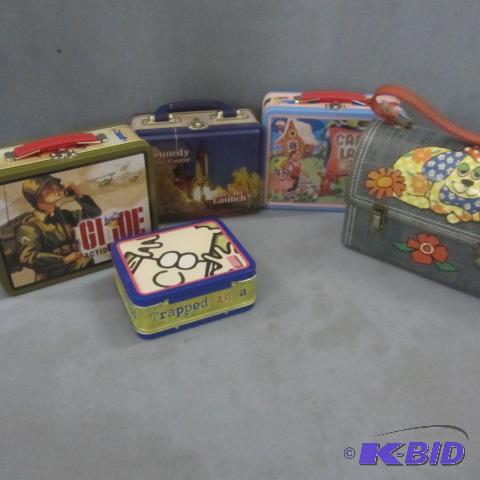 lot 198 image: Lunch Boxes, Flower Pooch, GI Joe