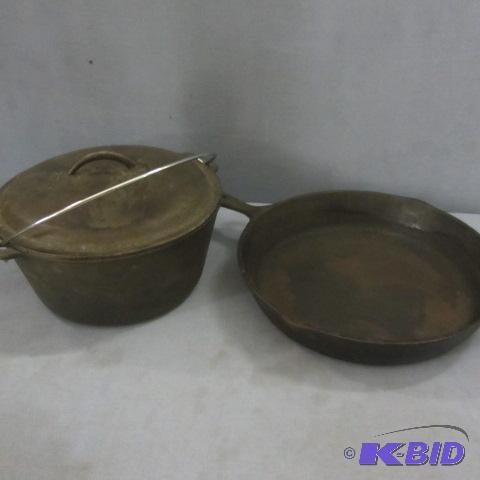 lot 208 image: Lodge, Cast Iron Skillets