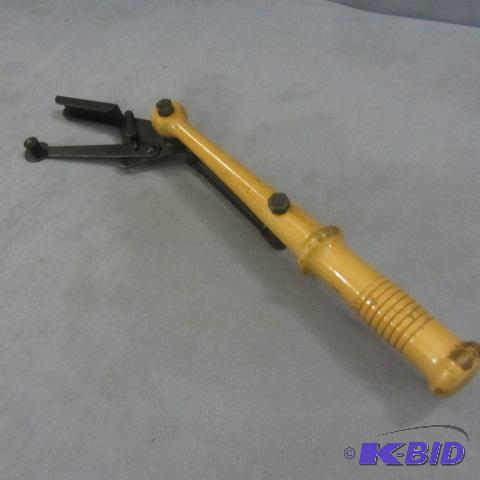 lot 21 image: Remington Clay Target Thrower