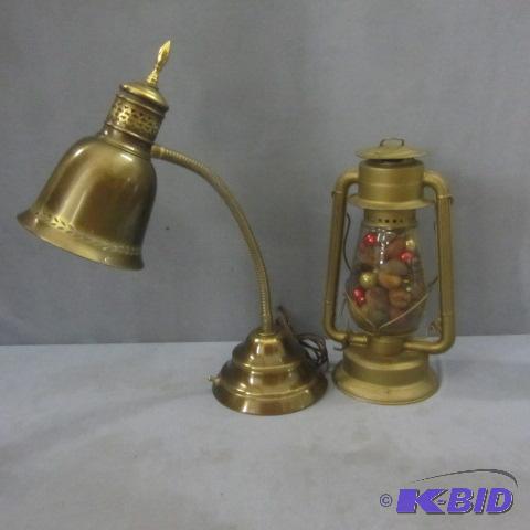 lot 212 image: Vintage Piano Lamp, Hurricane Lamp