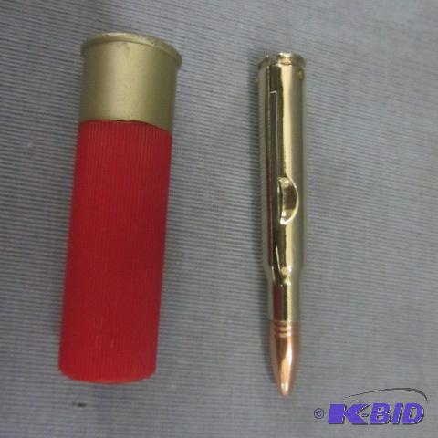 lot 23 image: Bullet Pocket Knife