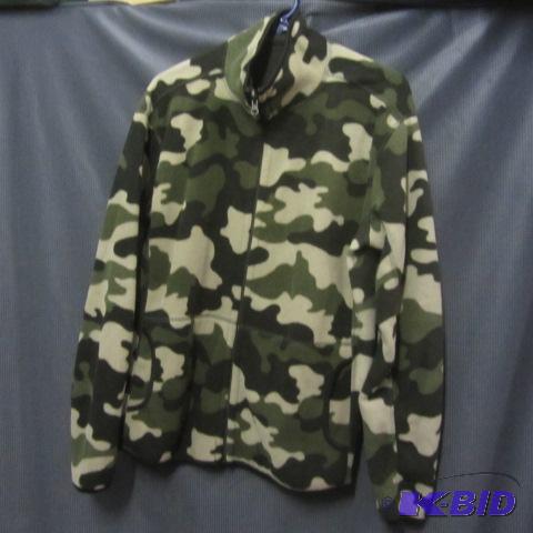 lot 232 image: Gander Mountain Fleece Jacket