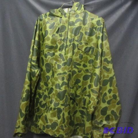 lot 234 image: US Camper Rain Jacket