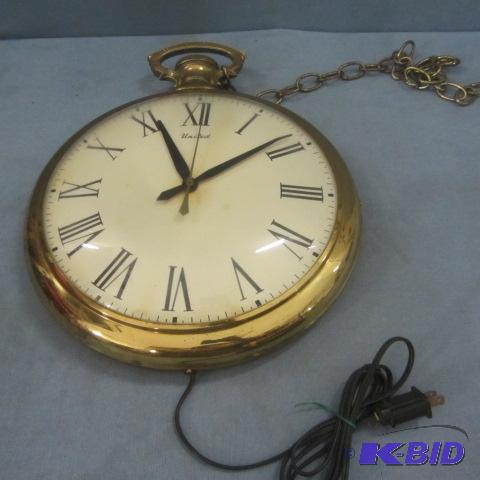 lot 31 image: Vintage Pocket Watch Wall Clock