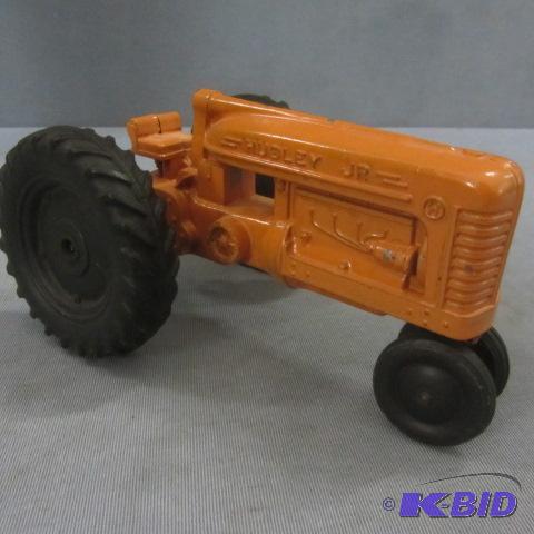 lot 42 image: Hubley Jr. Tractor