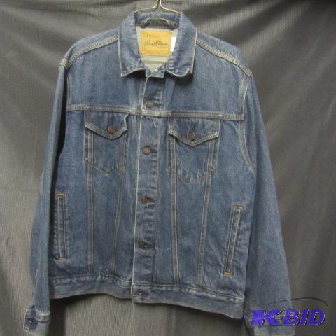 lot 82 image: Levi Denim Jacket