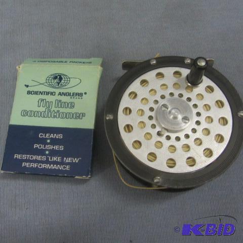 lot 98 image: Vintage Martin Fly rod Reel