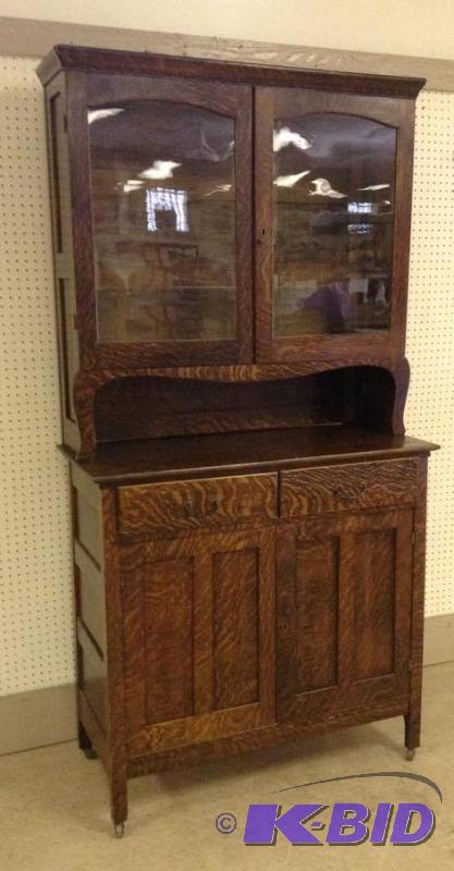 lot 11 image: Lovely Step Back Cabinet