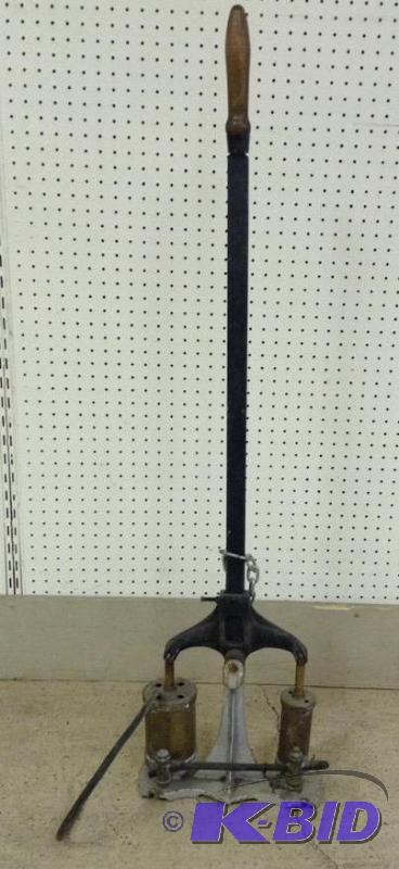 lot 17 image: Vintage Air Pump
