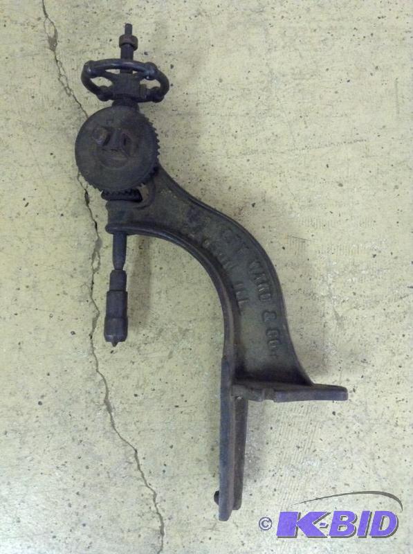 lot 22 image: Montgomery Ward Vintage Tool