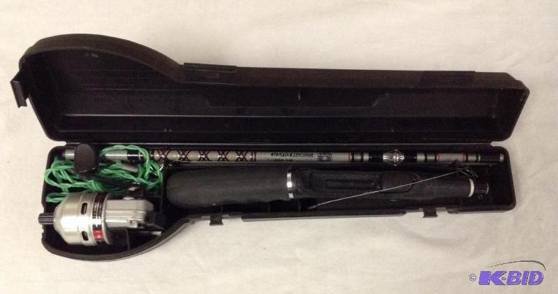 lot 29 image: Nice Cased Compact Fishing Rod & Reel Set Up