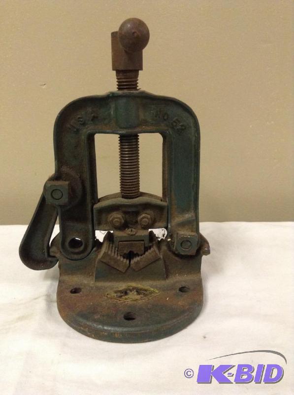 lot 33 image: Vintage Pipe Clamp