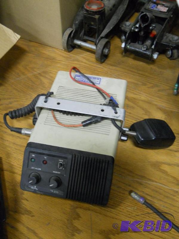 lot 16 image: Regency CB Radio