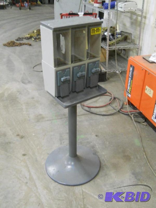 lot 18 image: Vendstar 3000 Vending Machine