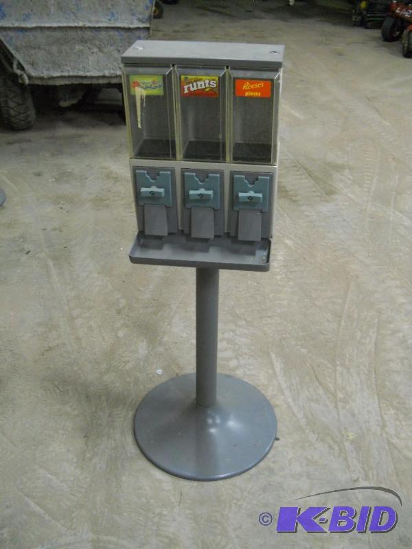 lot 19 image: Vendstar 3000 Vending Machine
