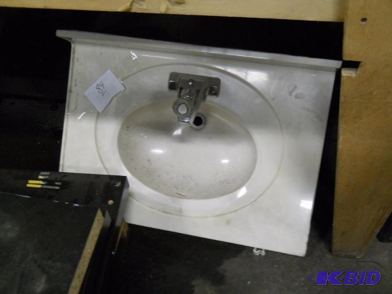 lot 20 image: Sink and Faucet
