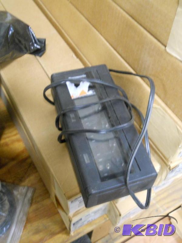 lot 36 image: Battery Charger