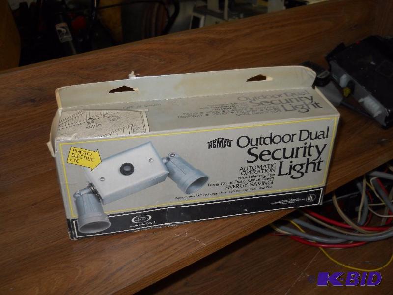 lot 54 image: Outdoor Dual Security Light in Box