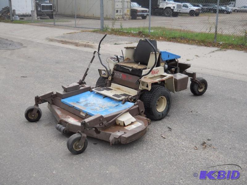 lot 12 image: Grasshopper 721D Diesel Lawnmower. Zero Turn. 60 deck.