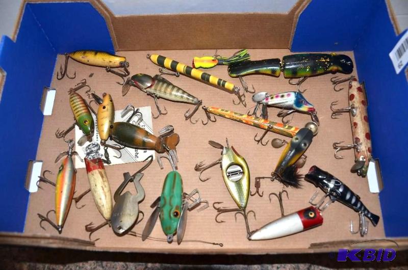lot 29 image: Lot of Antique to Vintage lures some wooden i...