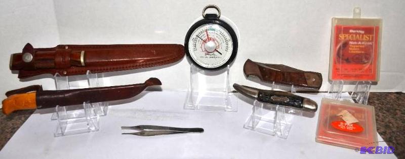 lot 32 image: Lot of fishing knives and equipment including...