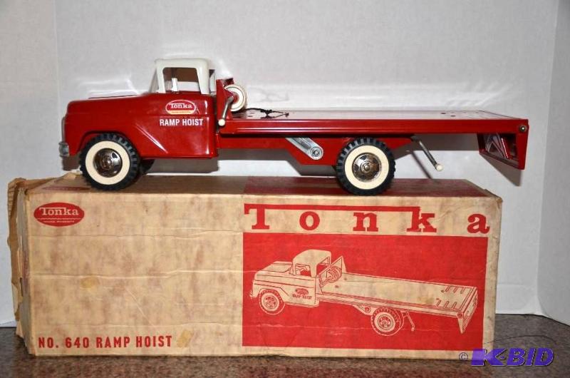 lot 38 image: 1960s Tonka No. 640 Ramp Hoist in Original B...