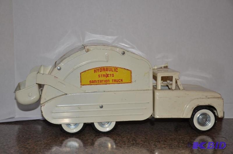 lot 41A image: Vintage 1960s Structo&nbspHydraulic Sanitat...