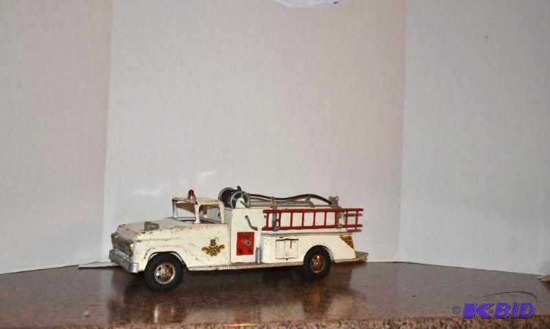 lot 41G image: Vintage White Tonka Fire Truck...