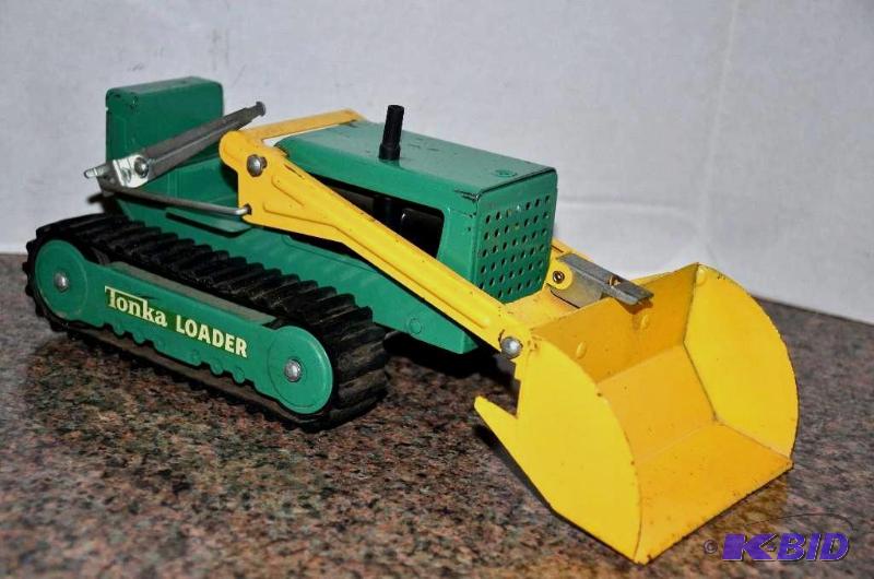 lot 41J image: Rare Green Tonka Toys Loader Bulldozer...