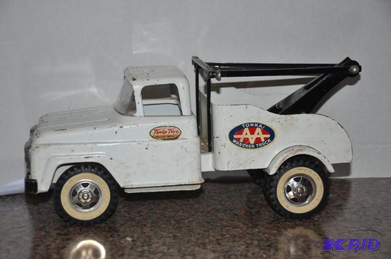 lot 41K image: 1960s AA Tonka Toys Truck...