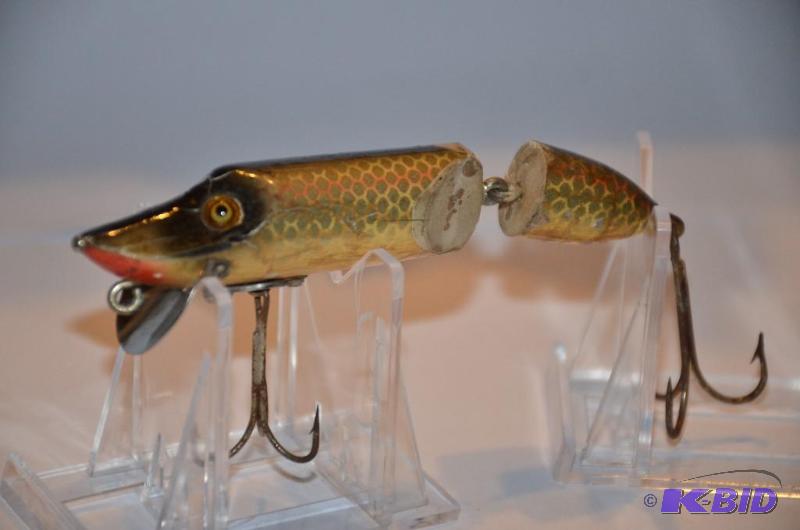 lot 61 image: Heddon Vamp jointed Glass Eye-highly collecti...