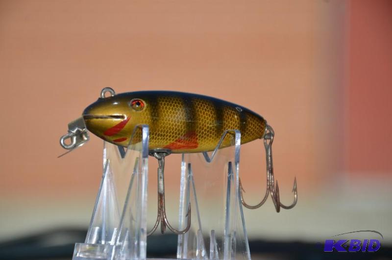 lot 9 image: Wood Glass eyed lure. &nbspWe do not know th...