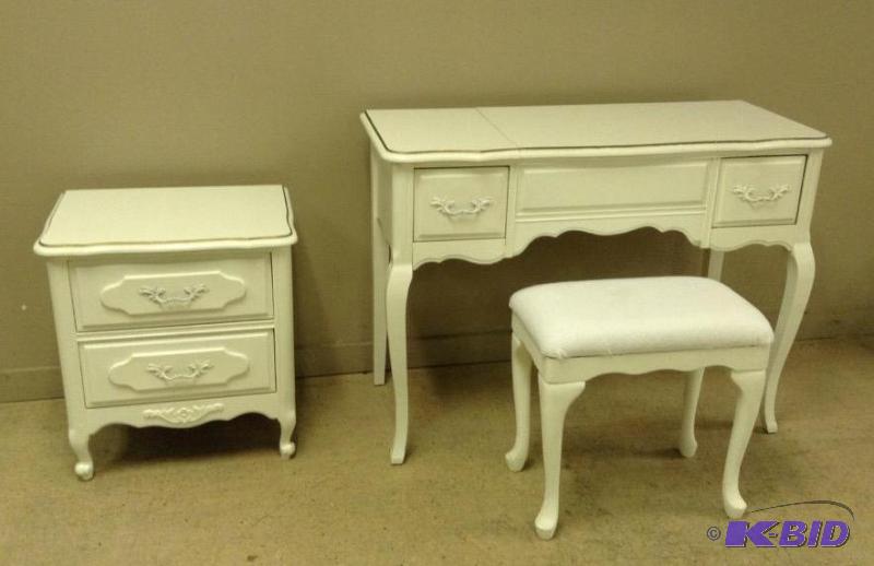 lot 17 image: Vintage White French Provincial Vanity, Nightstand and Bench