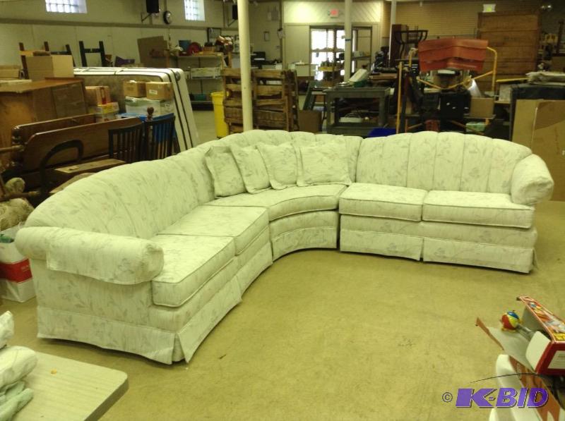 lot 20 image: Ashley 3 Piece Sectional Sofa