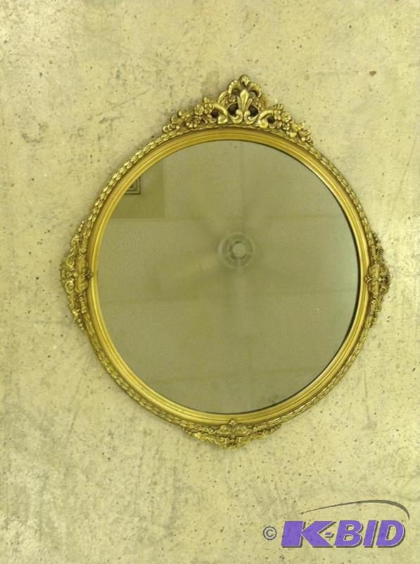 lot 22 image: Ornate Gilded Gold Mirror