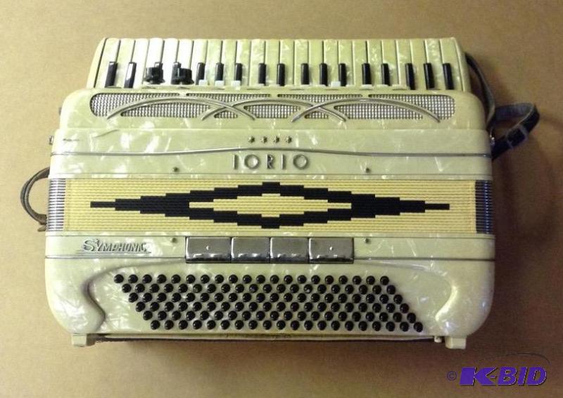lot 30 image: Awesome Vintage Iorio Symphonic Accordian - Full Size