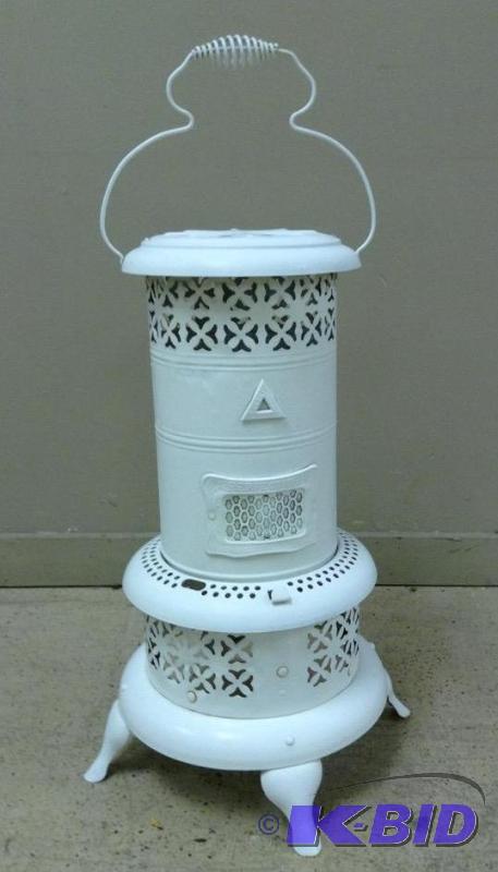lot 5 image: Perfection Smokeless Oil Heater