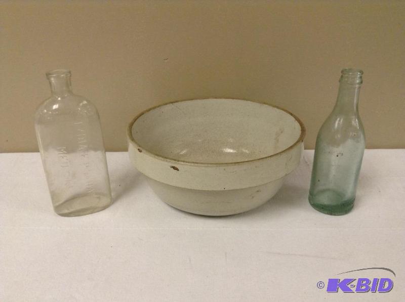 lot 129 image: Vintage Band Batter Bowl & Bottles