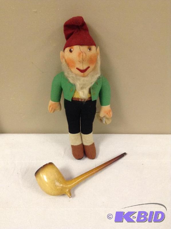 lot 133 image: Vintage Ireland Crolly Dollies & Pipe