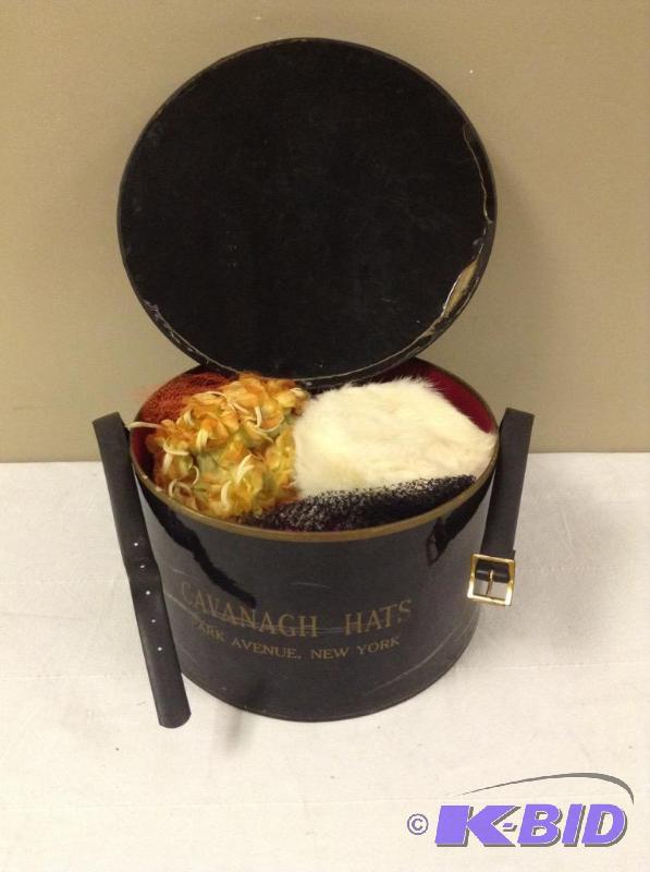 lot 135 image: Vintage Hat Box & Womens Hats